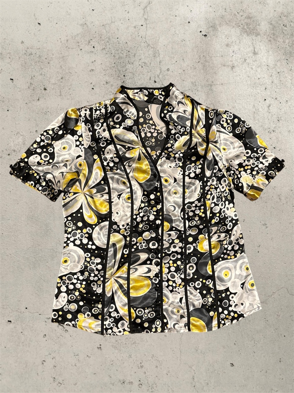 New Directions Y2K Style Multicolored Abstract Print V-Neck Button Down Blouse